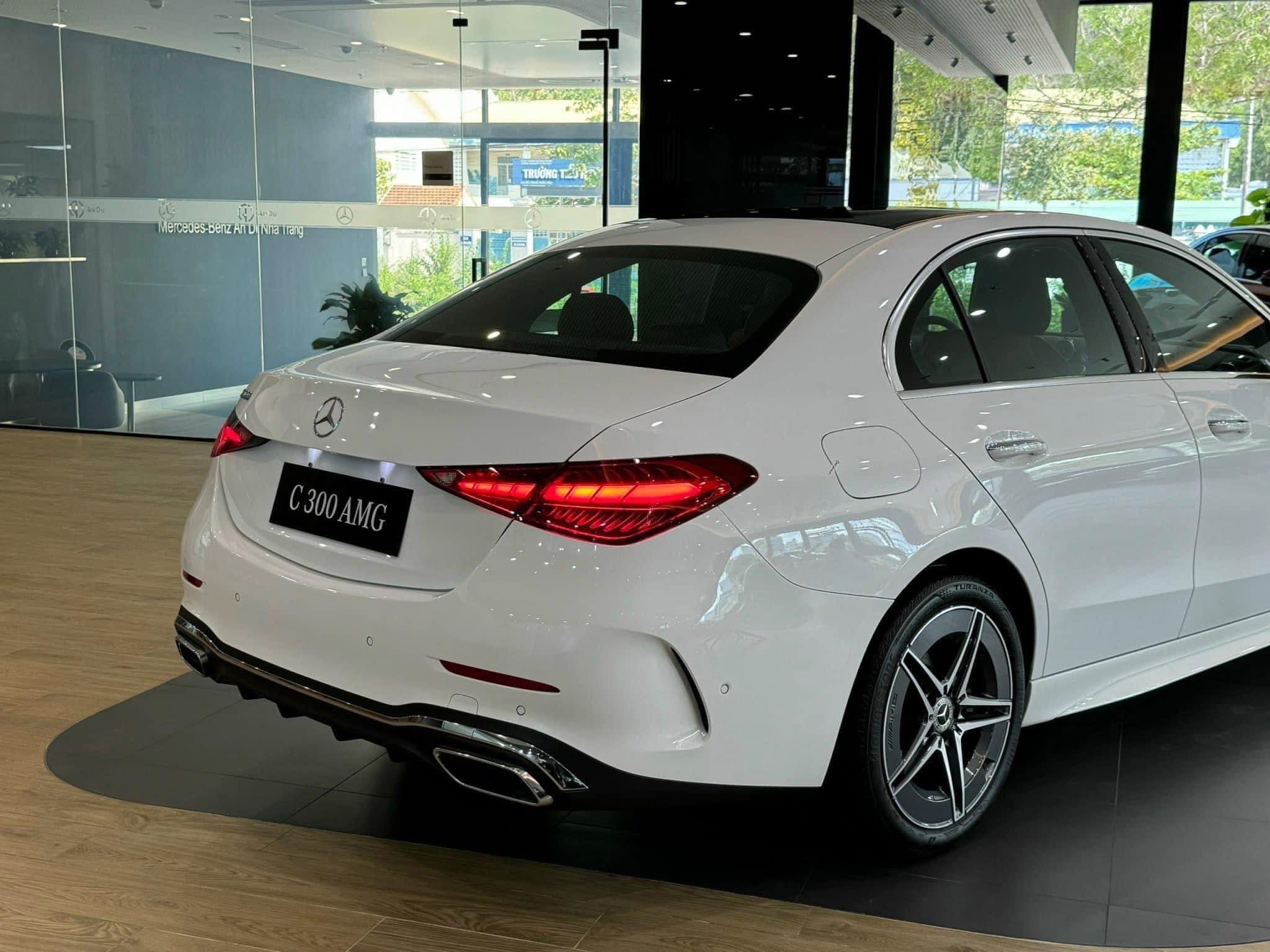 mercedes-C300-amg-2022-2023-2024-2025-2026-2027-noi-that-ngoai-that-mercedeshaxaco-com-vn
