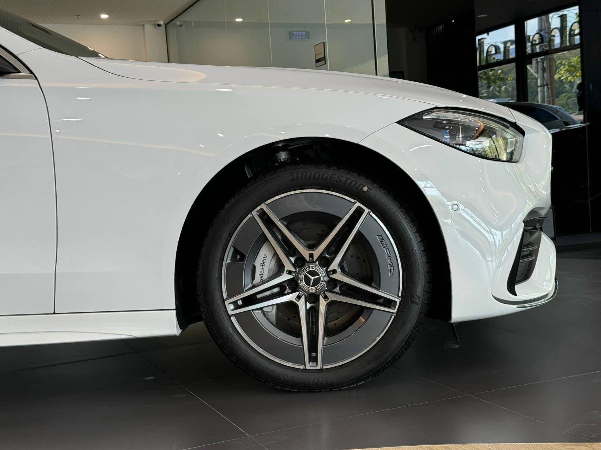 mercedes-C300-amg-2022-2023-2024-2025-2026-2027-noi-that-ngoai-that-mercedeshaxaco-com-vn