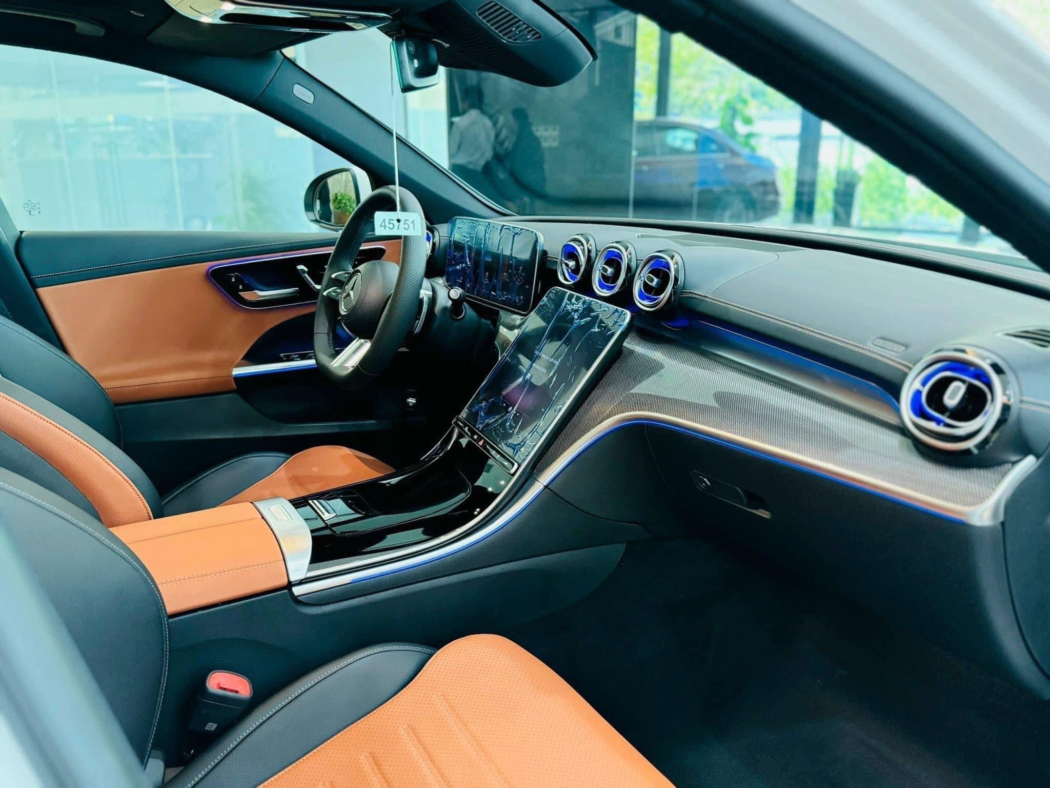 mercedes-C300-amg-2022-2023-2024-2025-2026-2027-noi-that-ngoai-that-mercedeshaxaco-com-vn