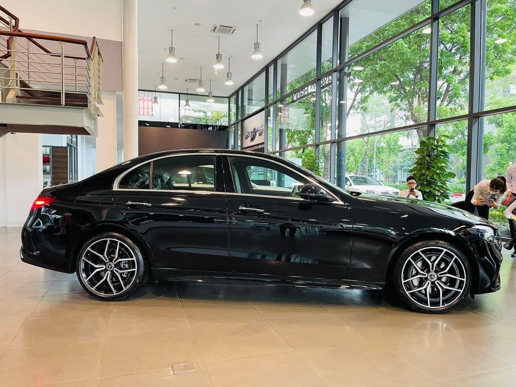 Mercedes C300 AMG Giảm Giá Lớn Nhất Thị Trường, Tặng Phụ Kiện