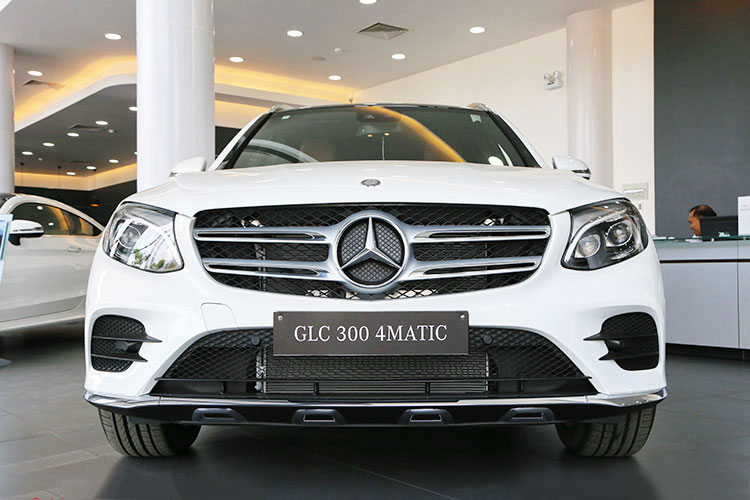 Used 2018 MercedesBenz GLC 300 4MATIC PREMIUM  NAV  BURMESTER SND   PANOROOF  REARVIEW For Sale 35495  Formula Imports Stock F11174